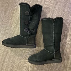 Ugg Bailey triple button